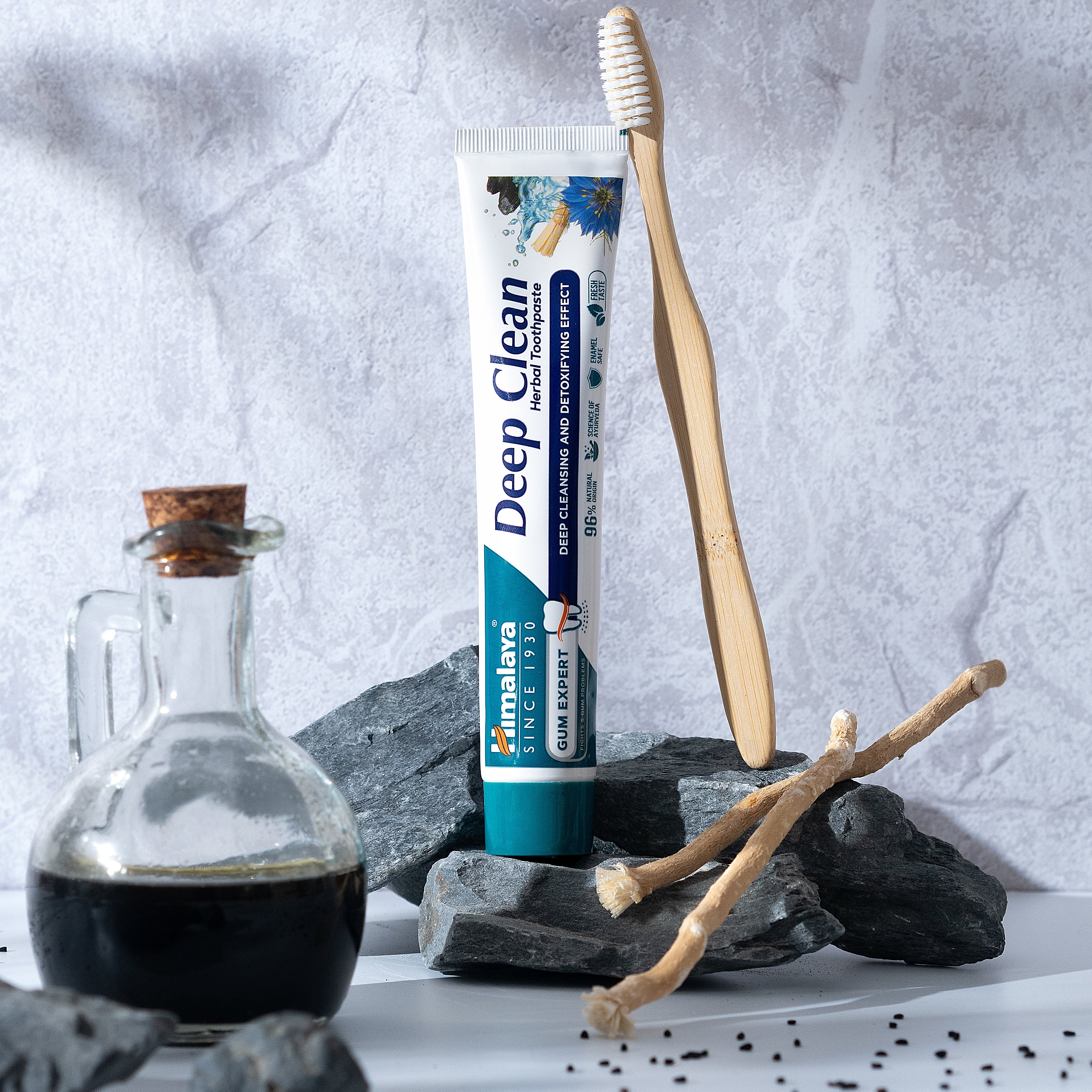 Himalaya Gum Expert Deep Clean Herbal Toothpaste - 75 ml - Image 3