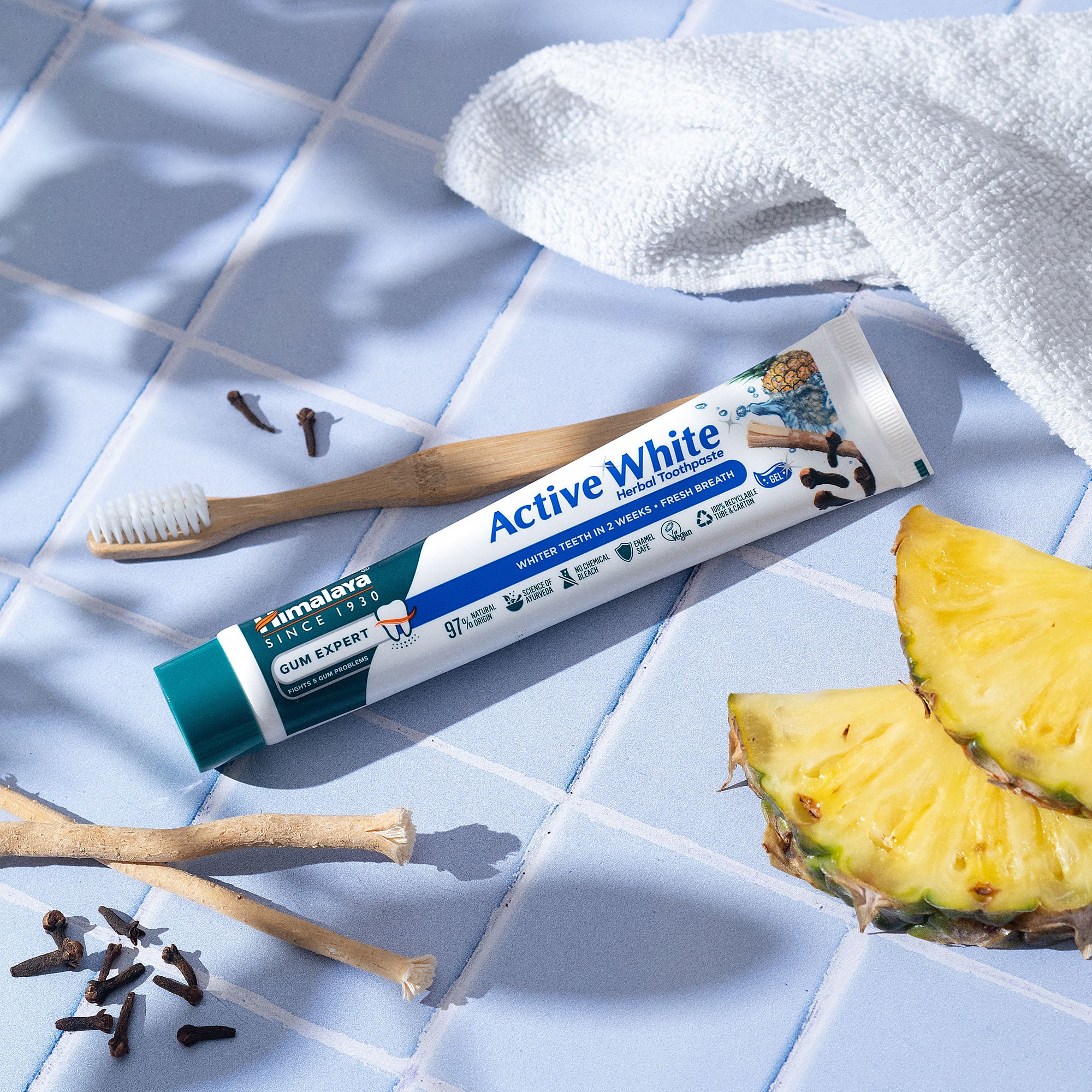 Himalaya Gum Expert Herbal Toothpaste - Active White Fresh Gel - 75 ml - Image 3